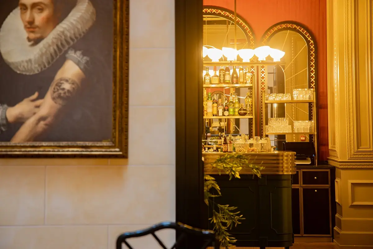 Vista sul cocktail bar FINIRE A Roma Don Pasquale, il ristorante con dentro un hotel!