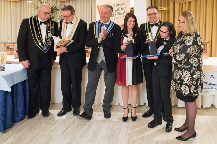 La squadra di Ragusa Barocca trionfa a “Le Donne nell’Arte del Flambè” La squadra di Ragusa Barocca trionfa a “Le Donne nell’Arte del Flambè”