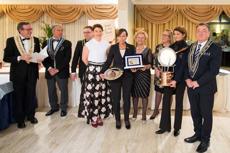 La squadra di Ragusa Barocca trionfa a “Le Donne nell’Arte del Flambè” La squadra di Ragusa Barocca trionfa a “Le Donne nell’Arte del Flambè”
