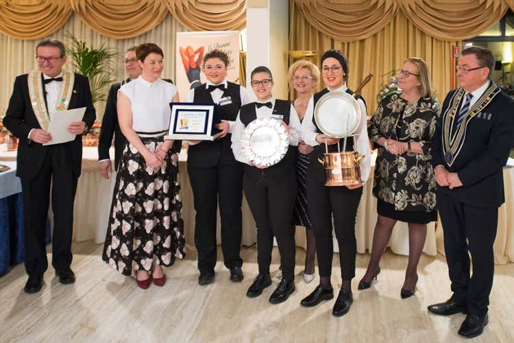 La squadra di Ragusa Barocca trionfa a “Le Donne nell’Arte del Flambè” La squadra di Ragusa Barocca trionfa a “Le Donne nell’Arte del Flambè”