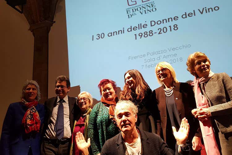 (Le Donne del Vino compiono 30 anni Brindisi a Firenze, eventi in tutta Italia) (Le Donne del Vino compiono 30 anni Brindisi a Firenze, eventi in tutta Italia)