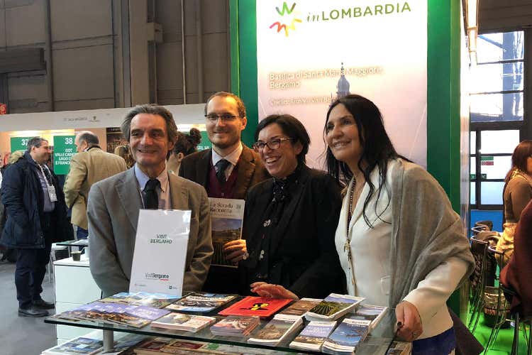 Attilio Fontana (presidente Regione Lombardia), Giorgio Lazzari (segretario generale Strada del Vino Valcalepio), Alessandra Pitocchi (Visit Bergamo) e Lara Magoni (assessore regionale al Turismo, marketing territoriale e moda) - Dopo la Bit, agenda fitta per la Strada del Vino Valcalepio Attilio Fontana (presidente Regione Lombardia), Giorgio Lazzari (segretario generale Strada del Vino Valcalepio), Alessandra Pitocchi (Visit Bergamo) e Lara Magoni (assessore regionale al Turismo, marketing territoriale e moda) - Dopo la Bit, agenda fitta per la Strada del Vino Valcalepio