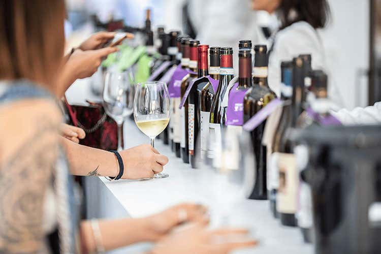(Concorso Douja d'Or ad Asti Un successo il primo weekend) (Concorso Douja d'Or ad Asti Un successo il primo weekend)
