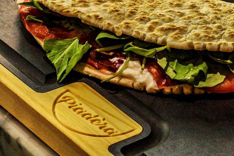 Dubai, con Piad&egrave;ra arriva la vera piadina Per il battesimo anche chef Rubio