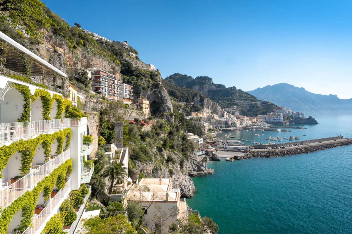 Azur Lounge Bar: il nuovo salotto di Amalfi tra mixology e cucina mediterranea