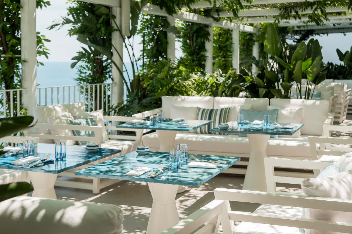 Azur Lounge Bar: il nuovo salotto di Amalfi tra mixology e cucina mediterranea