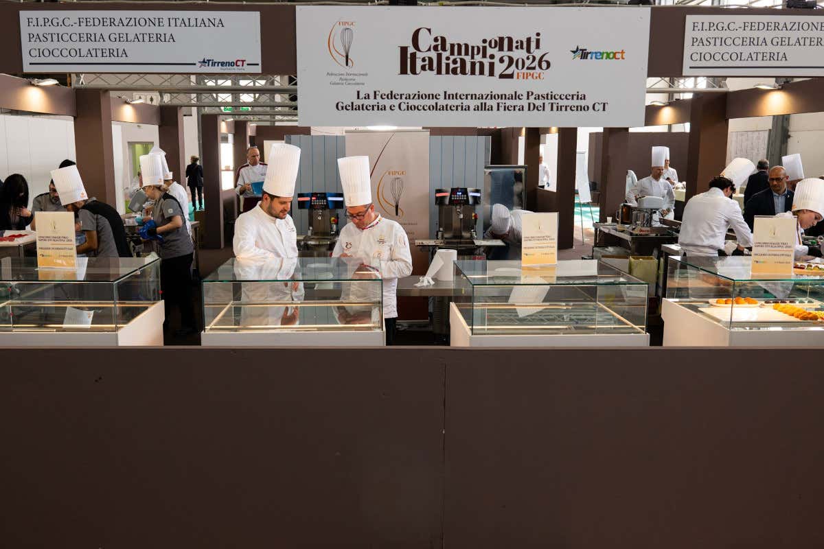 La vetrina più bella d’Italia è a Torre del Greco: vince la Pasticceria Elite