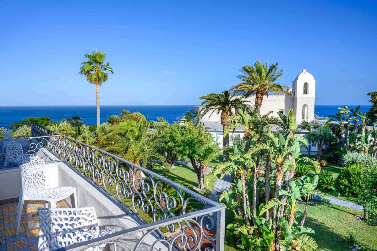 Ischia adults only vista mare tra spa, piscine naturali e cucina isolana Ischia adults only vista mare tra spa, piscine naturali e cucina isolana