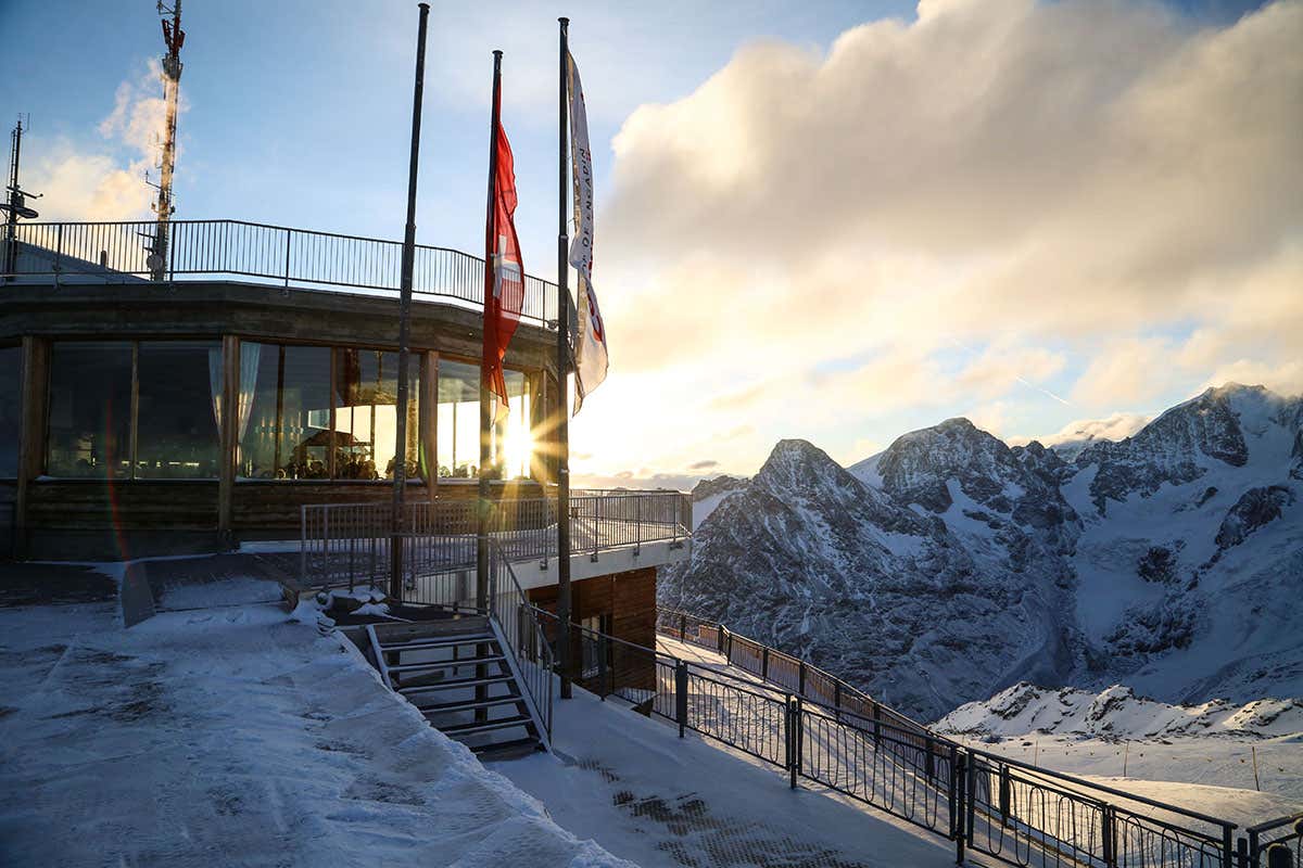 Corvatsch Panorama Restaurant. Foto: Fabian Gattlen Sciare in Engadina? Bello e conveniente