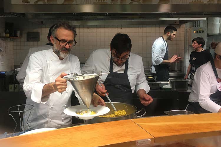 Massimo Bottura - Eataly, cena pluristellata per i 10 anni  Farinetti: &laquo;In futuro? Aprire in 194 Paesi&raquo;