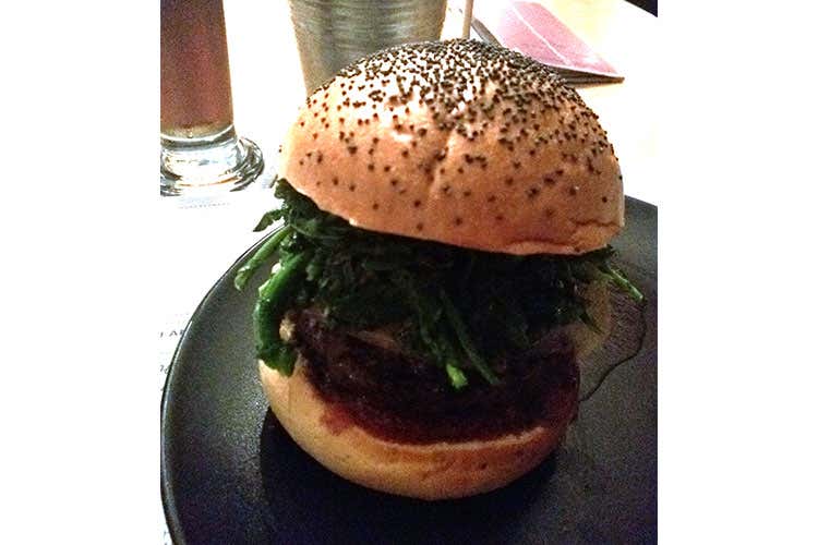 Eccelenti burger e salse home made Armi vincenti alla Public House di Caserta