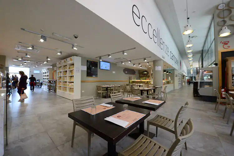 Lo store Eccellenze Campane di via Brin a Napoli resta hub di riferimento dei prodotti campani La propriet&agrave; di Obic&agrave; torna italiana Nuove sinergie per il Made in Italy