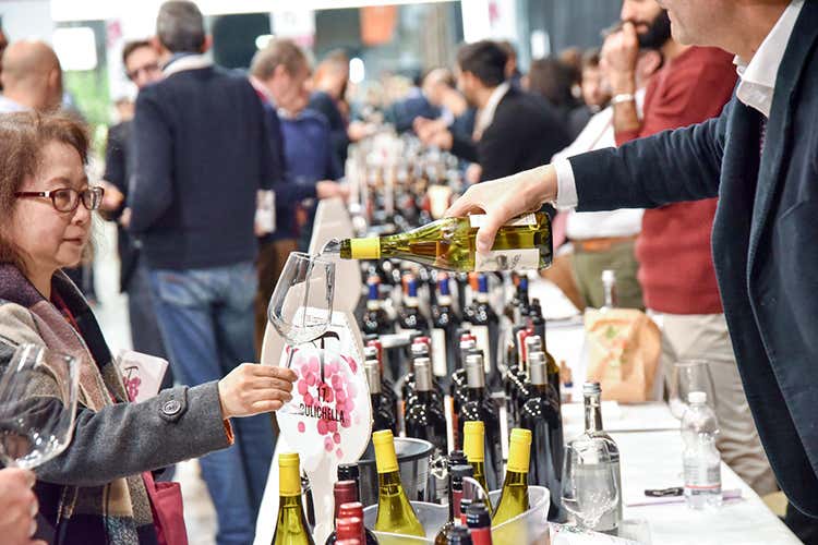 &Egrave; il primo grande evento ufficiale del mondo del vino nel centro Italia dopo l&rsquo;emergenza Covid - Eccellenze vinicole di Toscana Unite con coraggio per il futuro