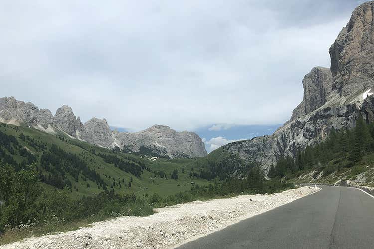 Dolomiti sempre più sostenibili (Ecodolomites 2009-2019 Sostenibilità su e giù dai passi) Dolomiti sempre più sostenibili (Ecodolomites 2009-2019 Sostenibilità su e giù dai passi)