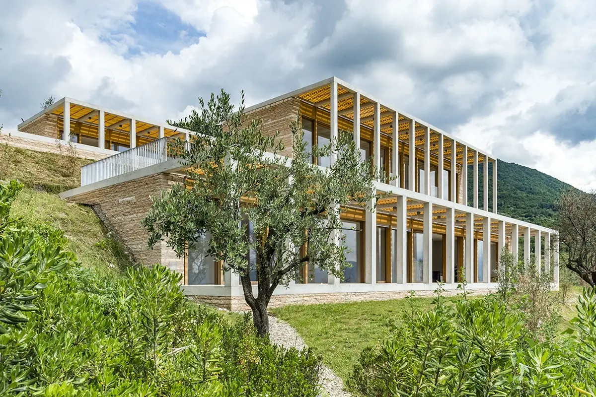 Villa D. Chipperfield I grandi classici guardando il lago al ristorante La Celeste