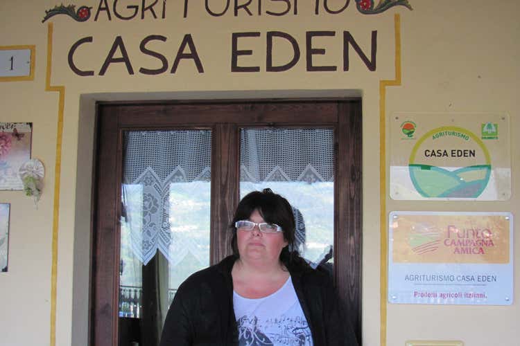 Lucia Morali (Un Eden goloso di formaggi di capra In Val Brembana agriturismo con vista) Lucia Morali (Un Eden goloso di formaggi di capra In Val Brembana agriturismo con vista)