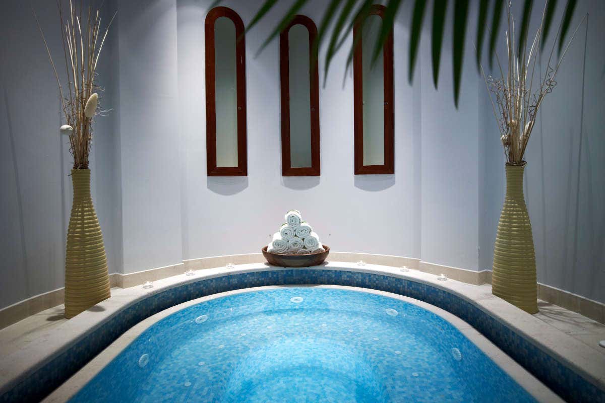 la jacuzzi di Eforea spa All'Hilton Molino Stucky arrivano i trattamenti Maria Galland Paris
