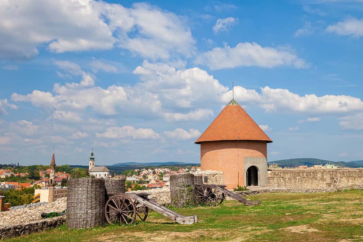 Il castello Castelli, terme, vini e il museo dei Beatles: benvenuti a Eger Il castello Castelli, terme, vini e il museo dei Beatles: benvenuti a Eger