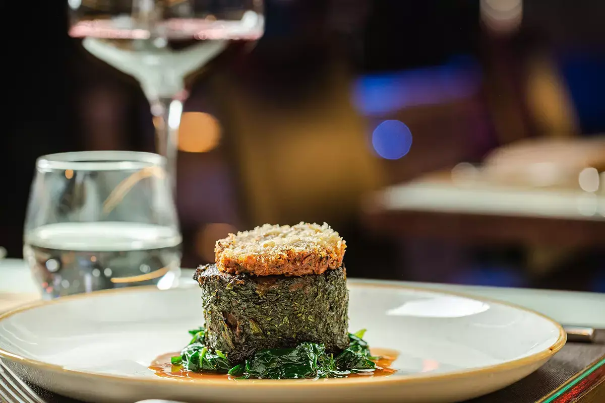 Filetto di manzo, crub imperial e salsa olandese