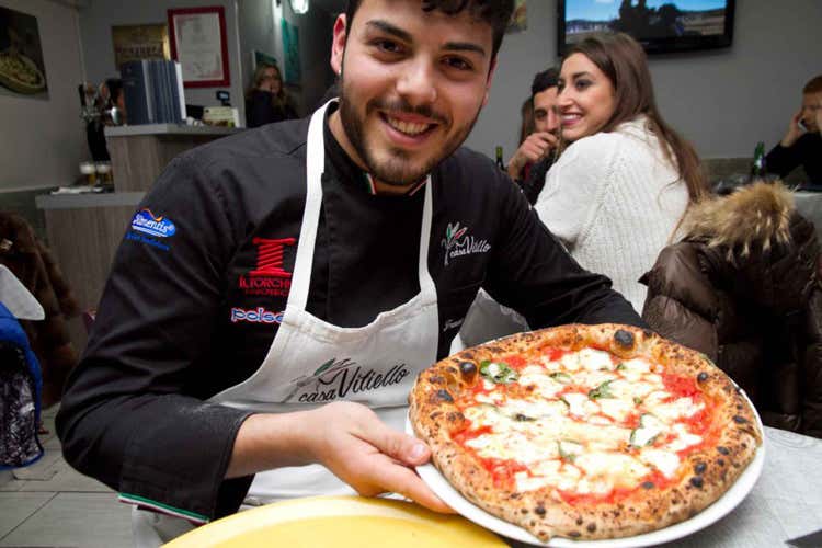 Francesco Vitiello (Elementi, i volti dell'impasto La pizza fai da te di Francesco Vitiello) Francesco Vitiello (Elementi, i volti dell'impasto La pizza fai da te di Francesco Vitiello)