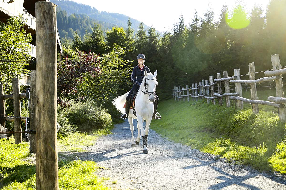 Sport e attività outdoor: tennis, equitazione e golf nel contesto alpino del Wilder Kaiser