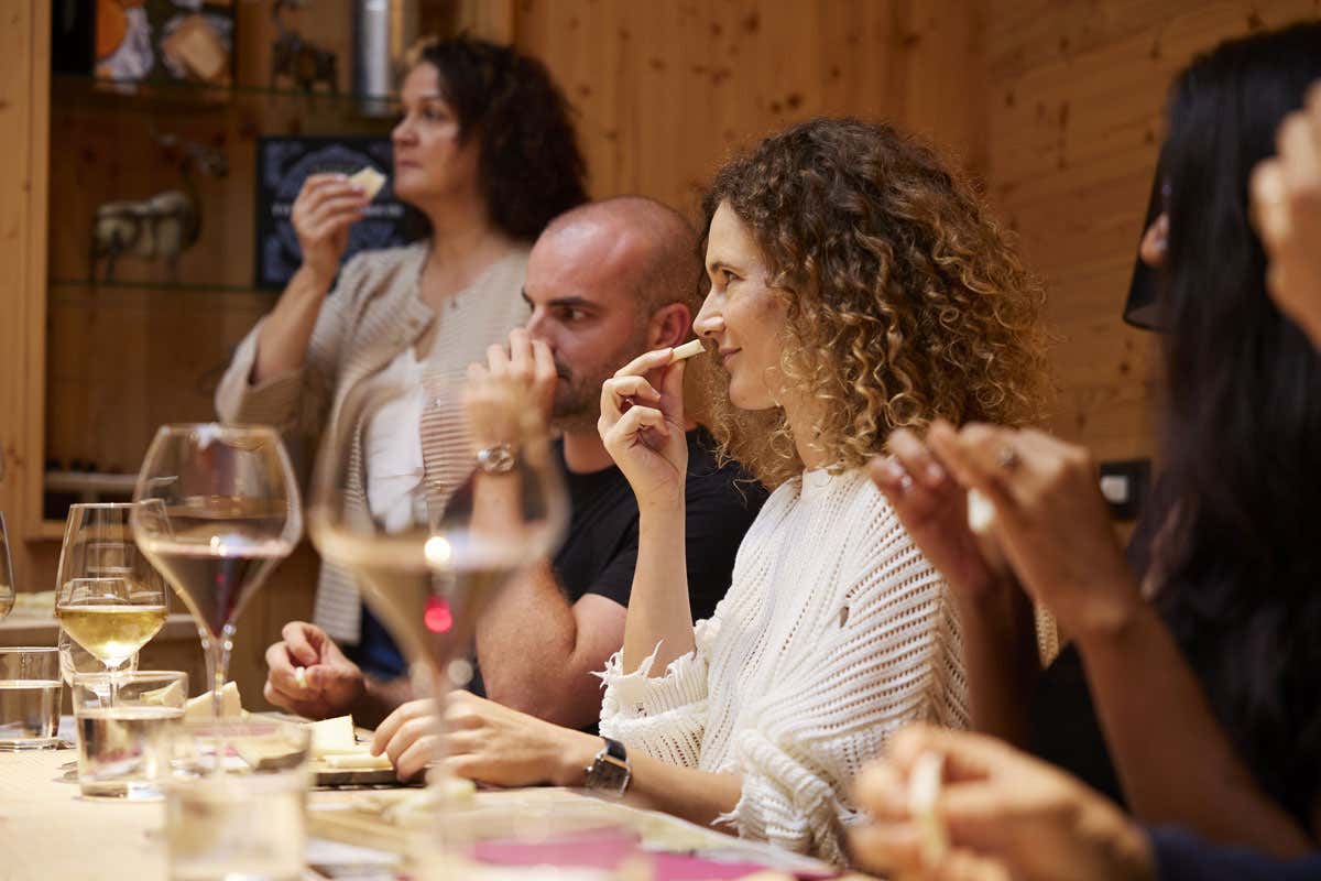 Latteria Perenzin: un caveau di formaggi rari nelle colline del Prosecco Superiore Latteria Perenzin: un caveau di formaggi rari nelle colline del Prosecco Superiore