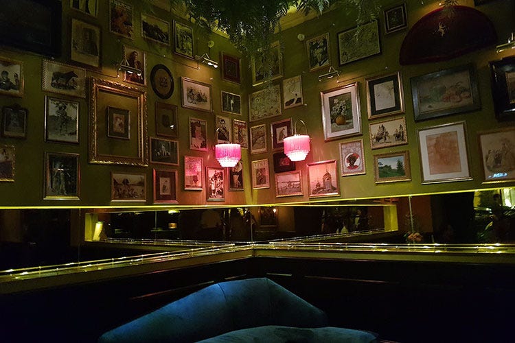 (Apre a Roma l'Emerald's Independent Bar Salotto equatoriale ispirato a un pavone)