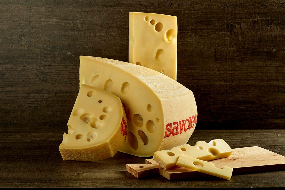 Emmental de Savoie (credito foto: Images&Associés - Aftalp) Strada dei formaggi della Savoia: 8 eccellenze casearie d’oltralpe