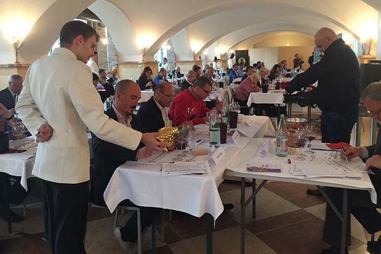 (Emozioni dal mondo, 77 vini premiati Italia prima con 33 medaglie)