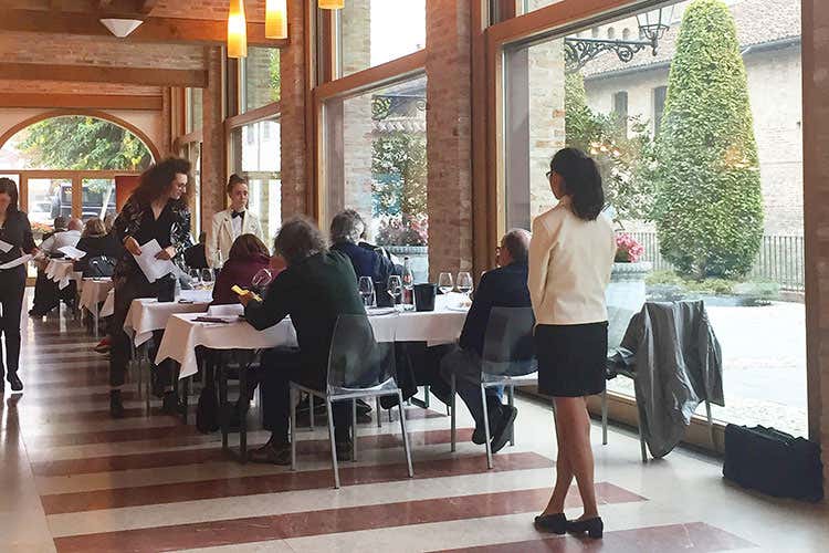 (Emozioni dal mondo, 77 vini premiati Italia prima con 33 medaglie)