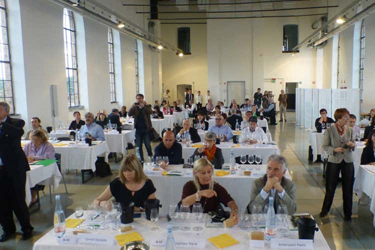 (Emozioni dal mondo In concorso 200 vini da 25 Paesi) (Emozioni dal mondo In concorso 200 vini da 25 Paesi)