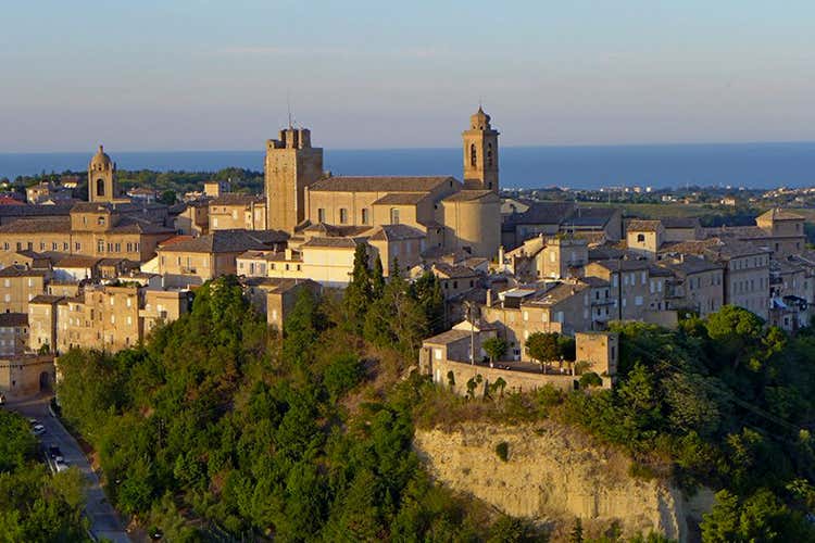 Vista su Sant’Elpidio a Mare - L'Italia del vino e dei borghi Quattro giorni di festa nel fermano Vista su Sant’Elpidio a Mare - L'Italia del vino e dei borghi Quattro giorni di festa nel fermano