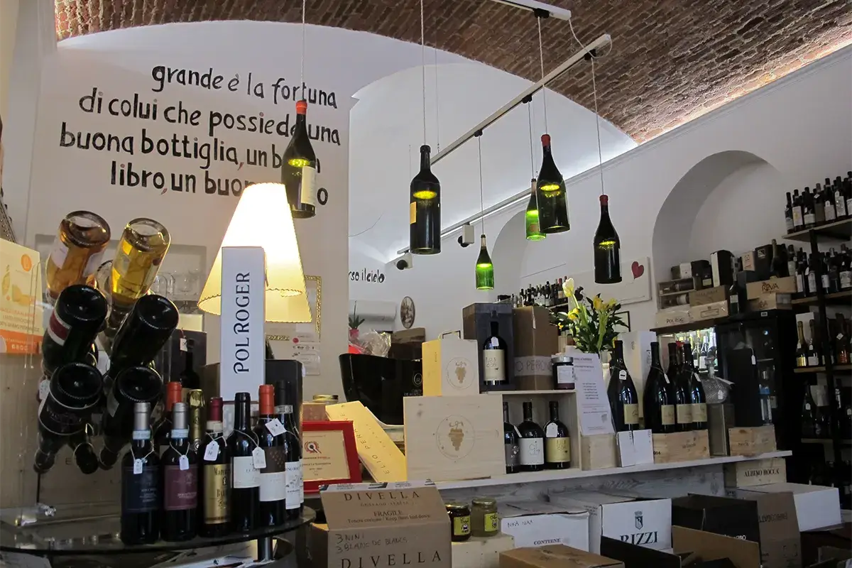 Gli interni del locale di Loredana Monteno