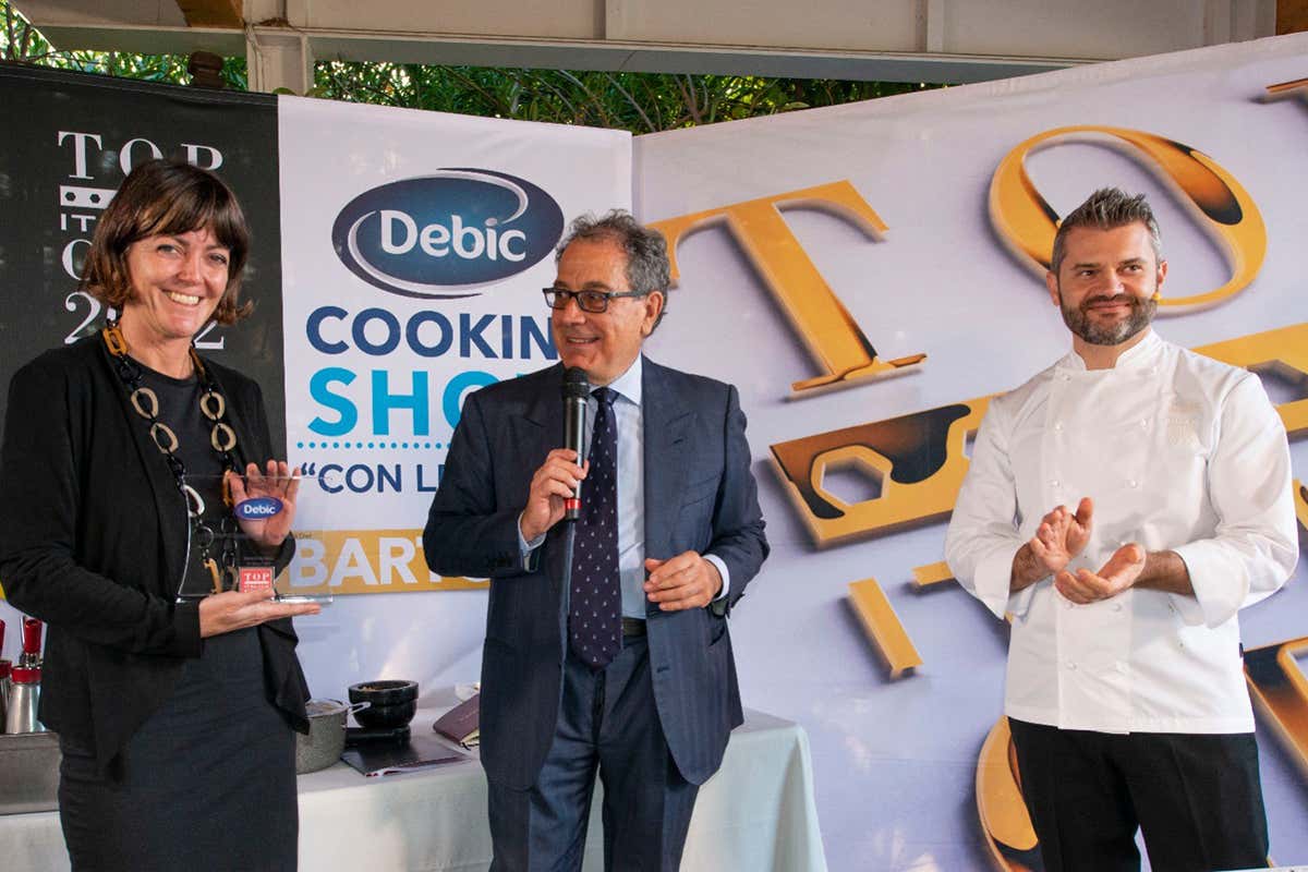 Emanuela Tesselli (marketing manager Debic), Eugenio Tagliafico (presidente Top Italian Chef), Enrico Bartolini Emanuela Tesselli, Enrico Bartolini Successo per Top Italian Chef 2022 con Debic ed Enrico Bartolini