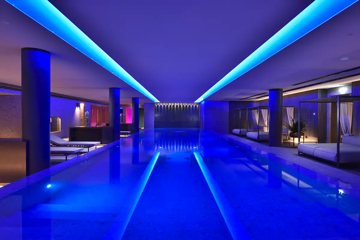 La piscina centrale di Erre Spa Starpool firma Erre Spa, l'areawellness di Grand Hotel Victoria