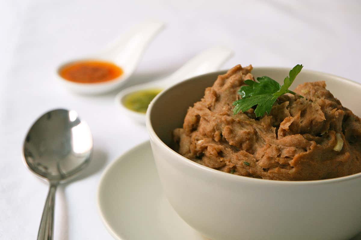 Gofo scaldato con brodo di pesce Gofio la farina millenaria delle Isole Canarie