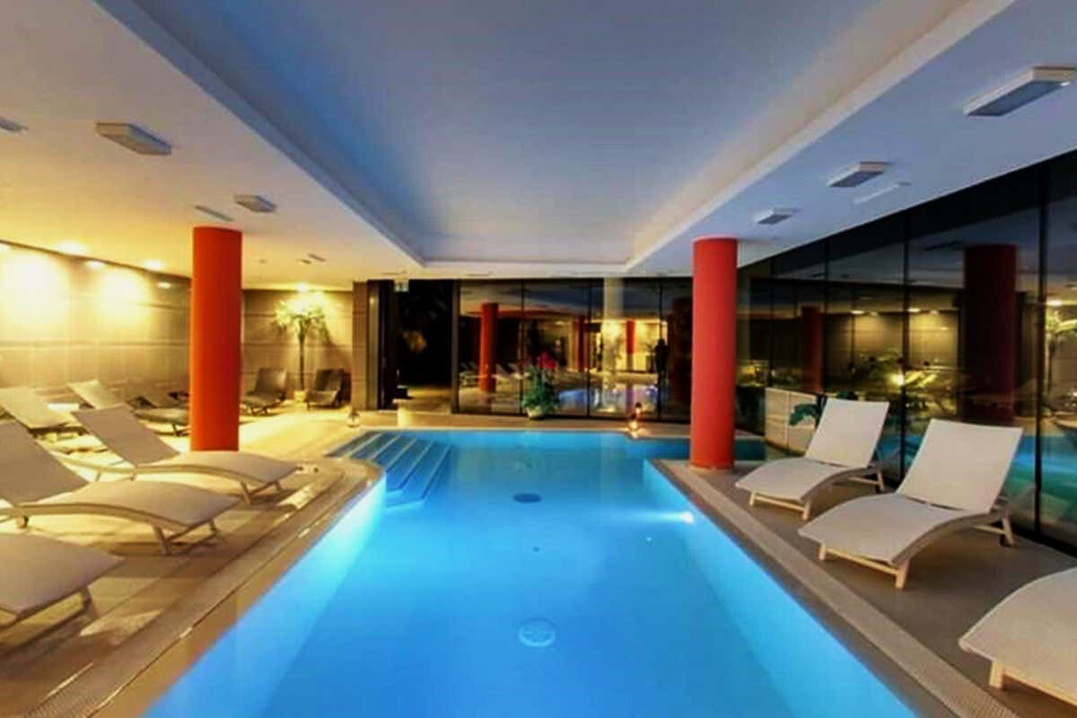 La piscina della spa Esperia Palace, un San Valentino a 5 stelle e la superba cucina di Seby Sorbello La piscina della spa Esperia Palace, un San Valentino a 5 stelle e la superba cucina di Seby Sorbello