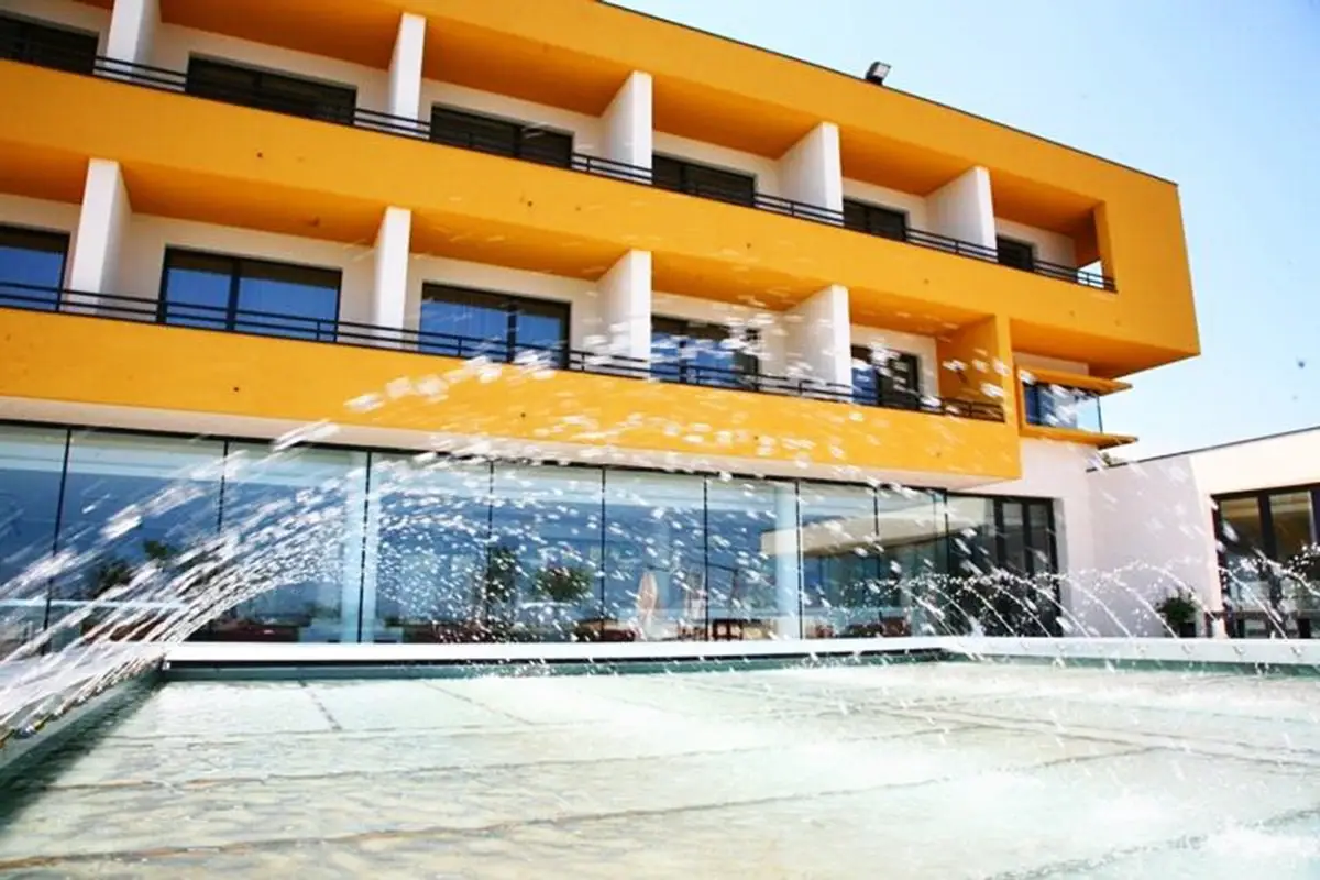 L&rsquo;Esperia Palace Hotel si trova sulla pendice est del vulcano Esperia Palace, un San Valentino a 5 stelle e la superba cucina di Seby Sorbello