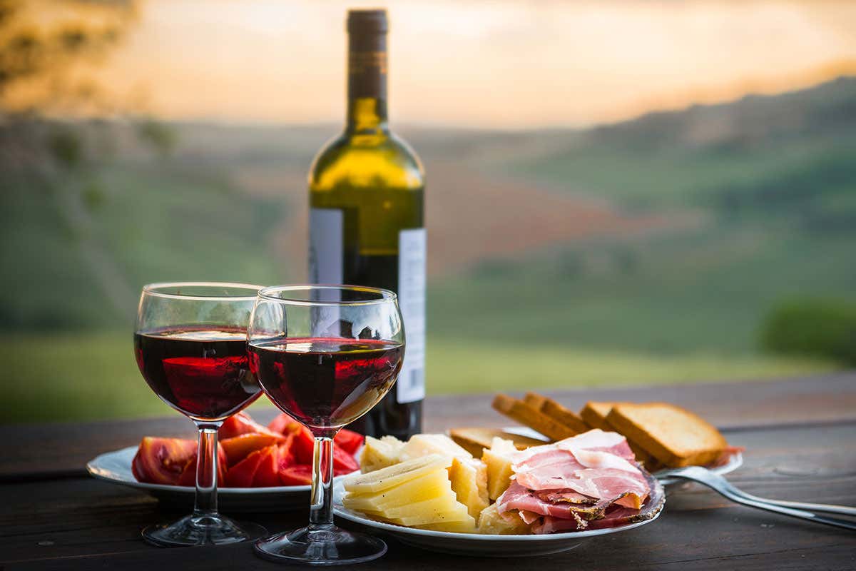 Estate, torna la convivialit&agrave; Si brinda con vini leggeri e suadenti