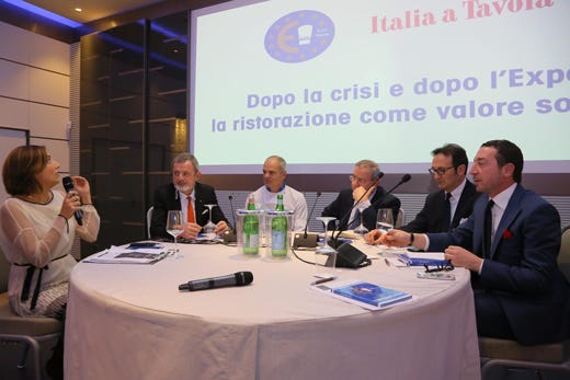 Da sinistra: Lisa Casali, Alberto Lupini, Enrico Derflingher, Lino Stoppani, Rocco Pozzulo, Gianluca Boccoli
