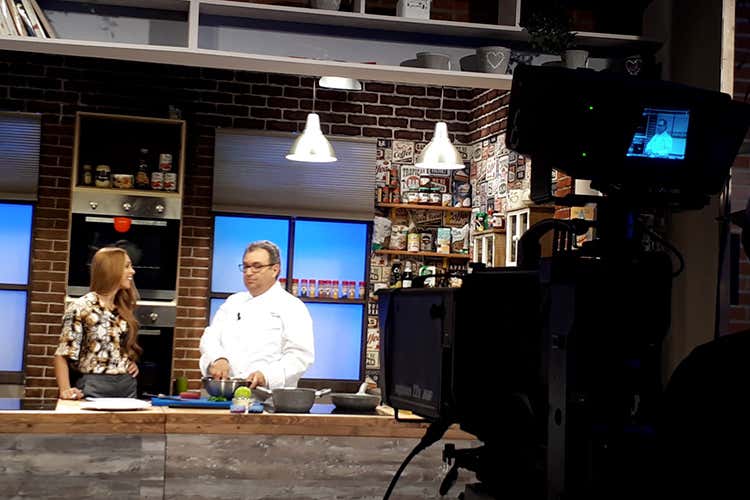 Paolo Gramaglia in diretta sul canale 9 (Euro-Toques e Aspi, cresce l'attesa Quasi sold out la cena di Natale) Paolo Gramaglia in diretta sul canale 9 (Euro-Toques e Aspi, cresce l'attesa Quasi sold out la cena di Natale)