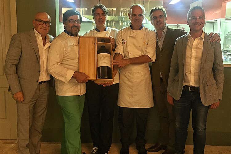 Guido Folonari (amministratore delegato Donna Olimpia), Paolo Schiavo, Gianni Tarabini, Enrico Derflingher, Massimiliano La Rosa (direttore commerciale Donna Olimpia) e Alberto Chioni (export director Donna Olimpia)