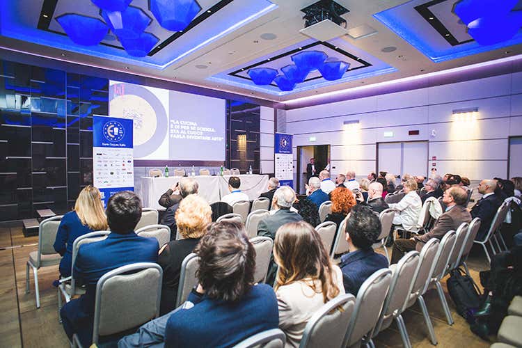 (Euro-Toques, associazione trasversale «I cuochi aiutano il turismo italiano») (Euro-Toques, associazione trasversale «I cuochi aiutano il turismo italiano»)