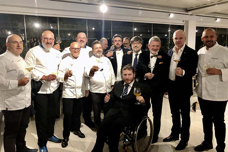 Maurizio Urso, Antonino Fratello, Giovanni Porretto, Giuseppe Triolo, Marco Valli, Paolo Schiavo, Alberto Lupini, Enrico Derflingher e Angelo Carannante (Euro-Toques, soci a quota 300 In squadra anche Pepe e Bartolini)