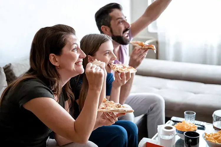 I tifosi europei preferiscono una bella pizza tra i due tempi