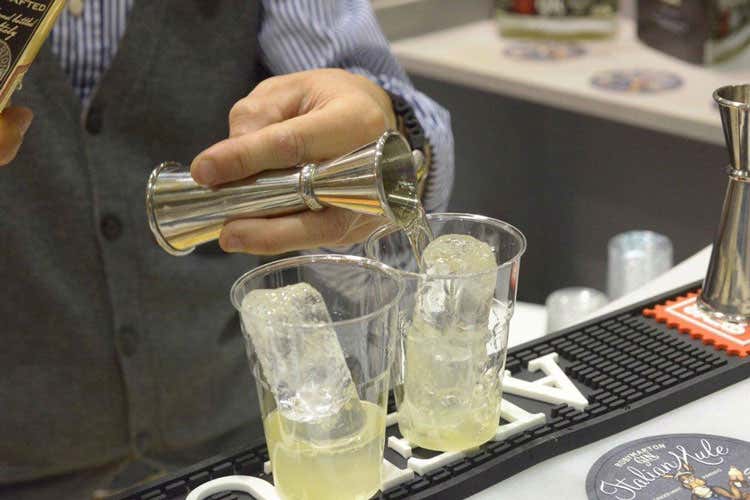 (Expo Riva Hotel, 42&ordf; edizione 521 aziende e 100 momenti di formazione)