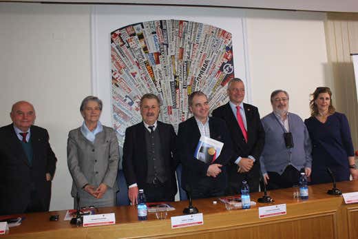 da sinistra: Ezio Rivella, Daniela Donadello, Valerio Zoggia, Thomas Costenoble, Baudouin Havaux, Daniele Cernilli e Karin Meriot da sinistra: Ezio Rivella, Daniela Donadello, Valerio Zoggia, Thomas Costenoble, Baudouin Havaux, Daniele Cernilli e Karin Meriot