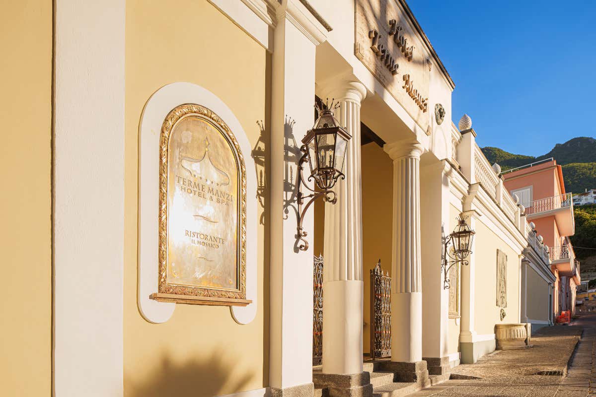Dal mito di Garibaldi alle piscine panoramiche: riapre la spa più antica di Ischia Dal mito di Garibaldi alle piscine panoramiche: riapre la spa più antica di Ischia