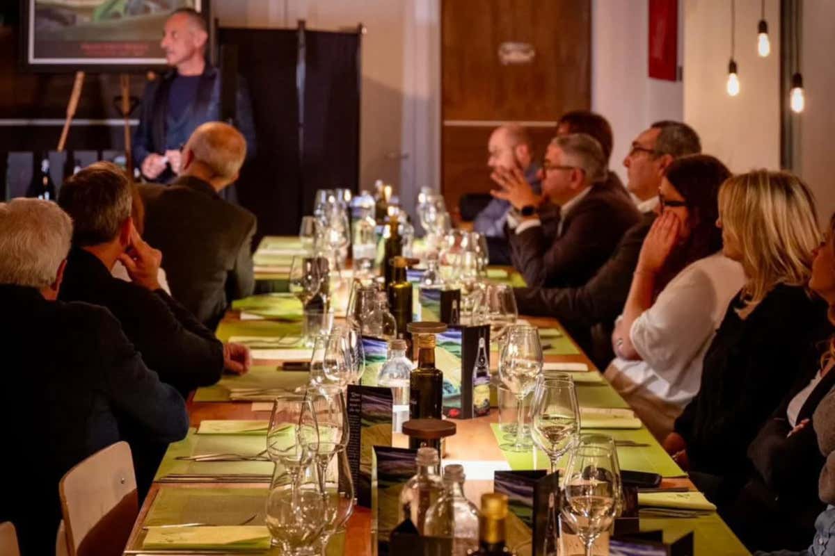 Quando la stoffa diventa vino: l’arte di Bressani per il Buttafuoco Storico Quando la stoffa diventa vino: l’arte di Bressani per il Buttafuoco Storico