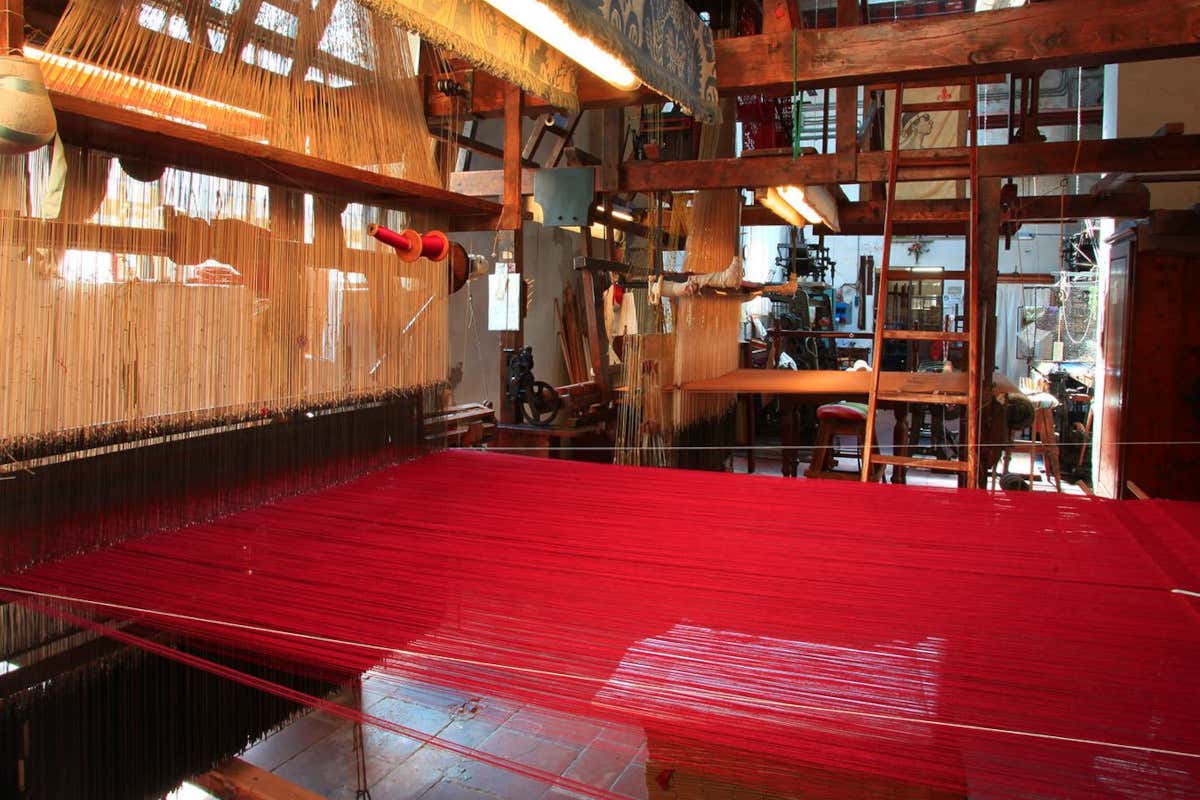 Tra arte e botteghe: Dante guida alla scoperta delle eccellenze artigiane di Firenze